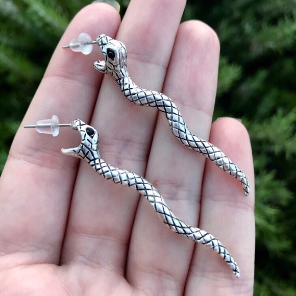 Snake stud earrings - Picture 5 of 8